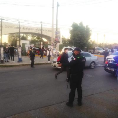 Toluca, México.-Presencia de la policía municipal de Toluca, en la periferia de la Facultad de Contaduría y Administración campus Los Uribe. Mayo de 2022.