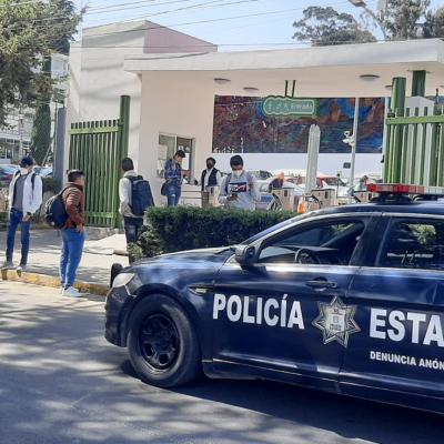 Presencia de patrullas en las inmediaciones del Centro Universitario Texcoco, agosto 2022