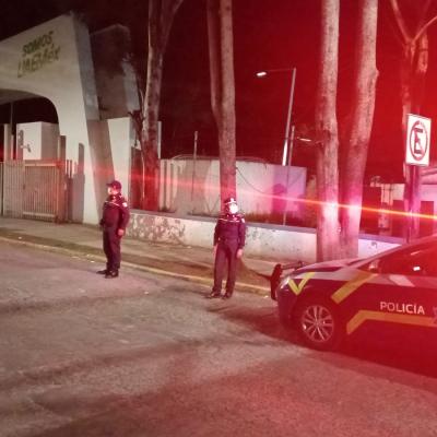 Toluca, México.- Presencia de patrulla y policía municipal en las inmediaciones de la puerta G de Ciudad Universitaria. Junio 2022