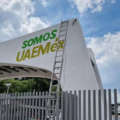 Toluca, México.- Instalación de cámaras de videovigilancia en la Facultad de Contaduría Unidad los Uribe. Junio de 2022. 