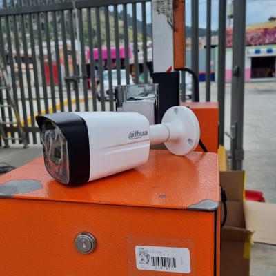 Toluca, México.- Instalación de cámaras de videovigilancia en la Facultad de Contaduría Unidad los Uribe. Junio de 2022. 