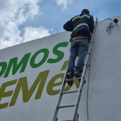 Toluca, México.- Instalación de cámaras de videovigilancia en la Facultad de Contaduría Unidad los Uribe. Junio de 2022. 