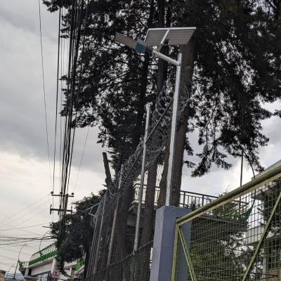 Toluca, México.- Instalación de luminarias Facultad de Humanidades. Junio de 2022. 