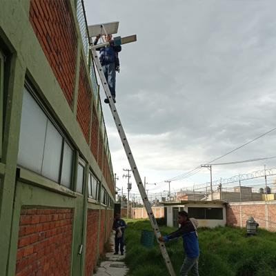 Toluca, México.- Instalación de luminarias Facultad de Contaduría unidad Los Uribe. Junio de 2022. 7