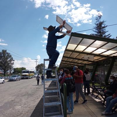 Toluca, México.- Instalación de luminarias el Cerrillo. Junio de 2022.