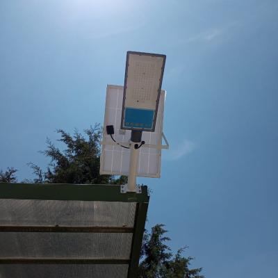 Toluca, México.- Instalación de luminarias el Cerrillo. Junio de 2022.